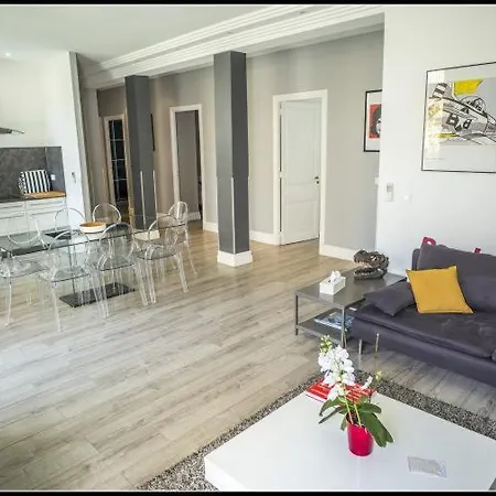 Sleeps 12 Air Con Wifi *