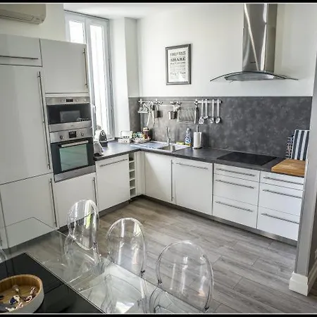 Sleeps 12 Air Con Wifi *