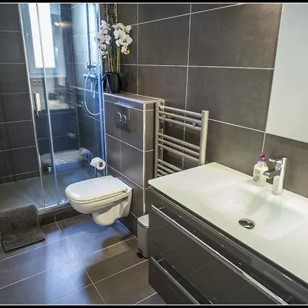 Sleeps 12 Air Con Wifi