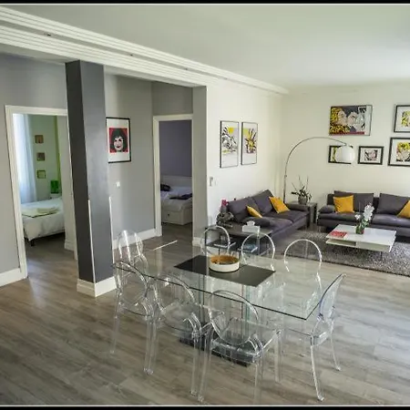 Sleeps 12 Air Con Wifi *