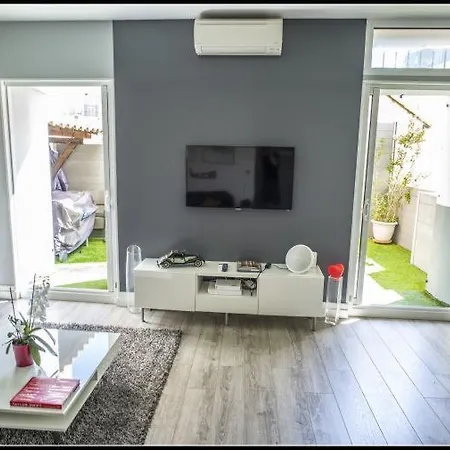 Sleeps 12 Air Con Wifi Cannes