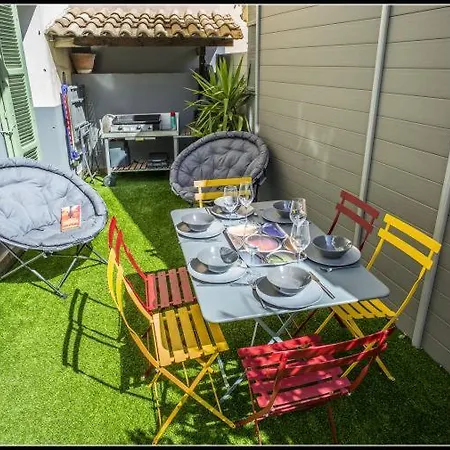 Sleeps 12 Air Con Wifi