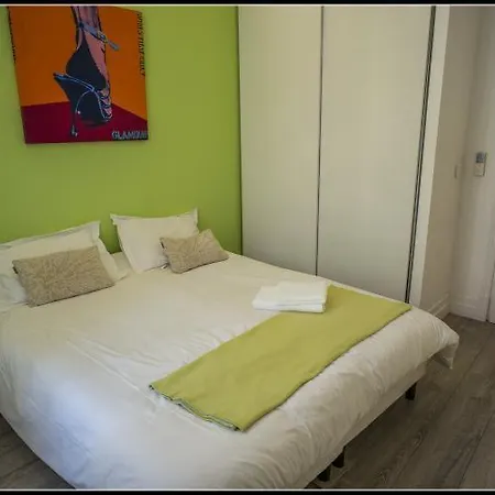 Apartman Sleeps 12 Air Con Wifi