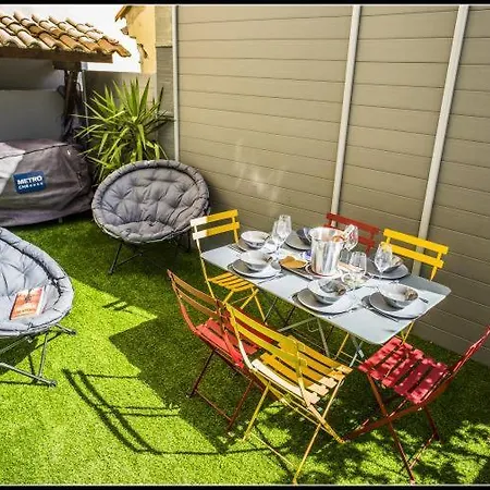 Sleeps 12 Air Con Wifi Apartman